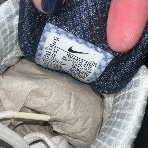 BRAND NEW IN BOX Nike Vomero 5 Women's Sneakers - White, Silver, and Deep Blue - Picture 12 of 15